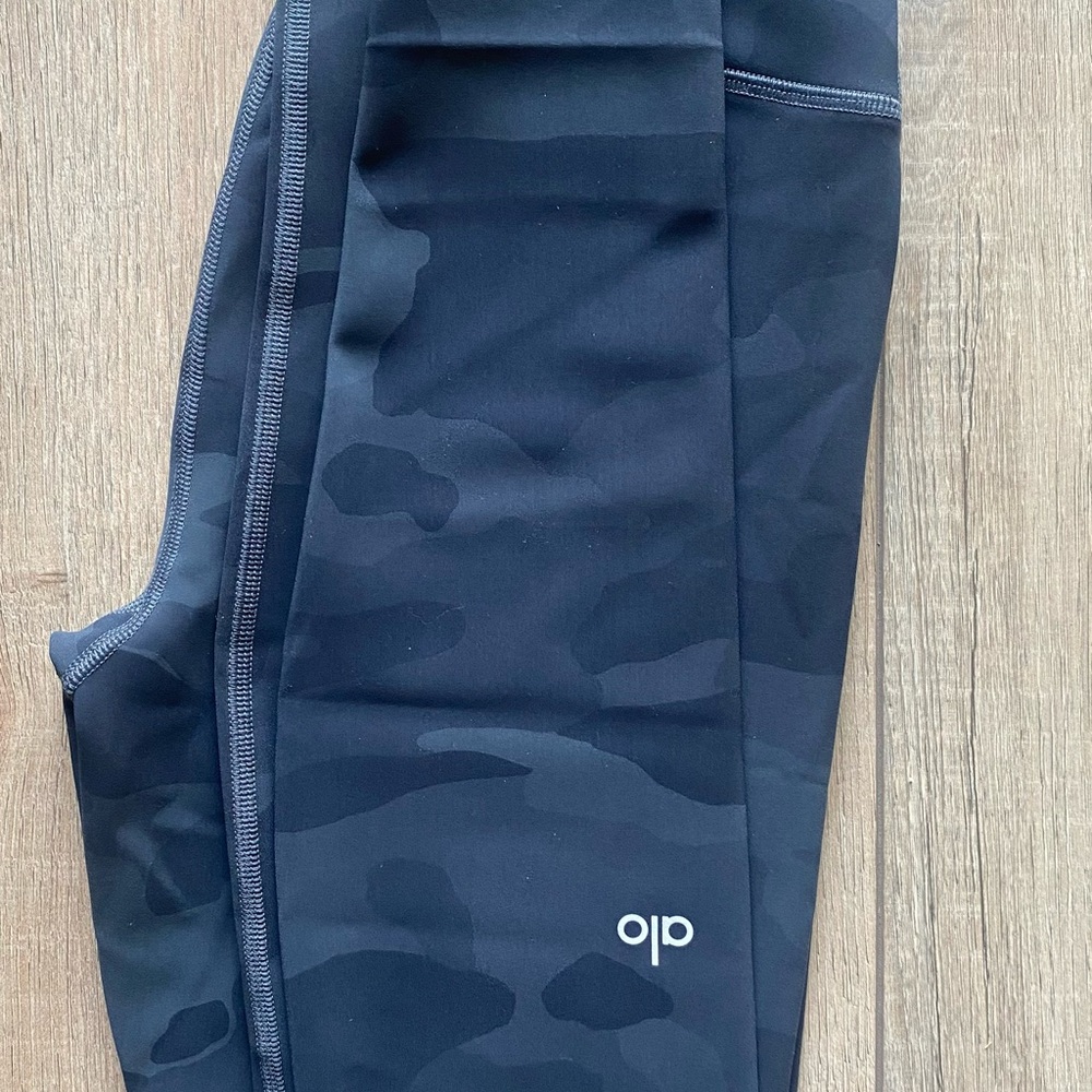 ALO Yoga Dark Camo Leggings